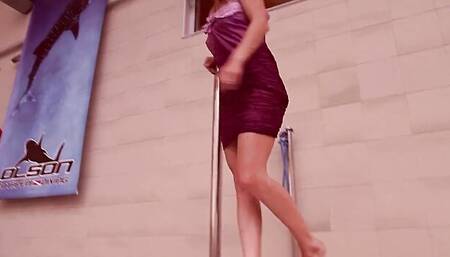 Dainty bird's solo female clip