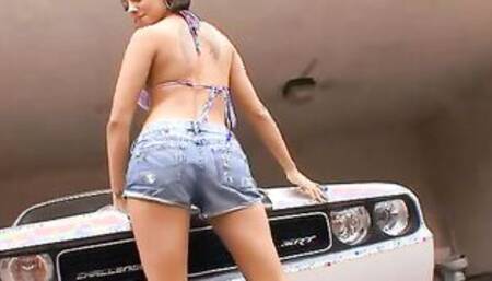 Vanessa Leon Give Full Service