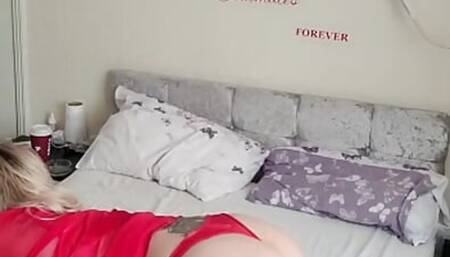 MILF ONLYFANS LEAK RED LINGERIE TOUCHING HERSELF