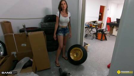 Trisha Oaks - Trisha Oaks Fucks For Cash To Get Her Boyfriend Out Of Jail