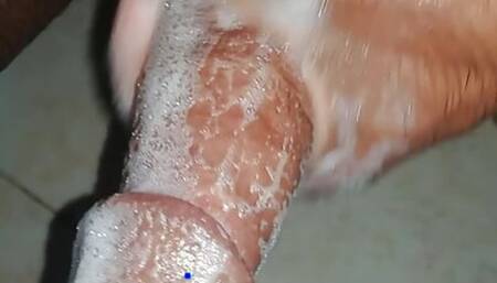 Desi boy use shampoo handjob com in bathroom video