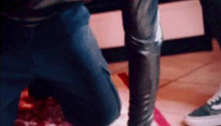 WHO'S A GOOD BOY? (Videocamera1)