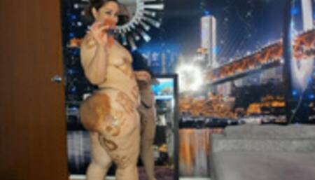 Kristen Hill Chocolate Nutella show with tiny Toy