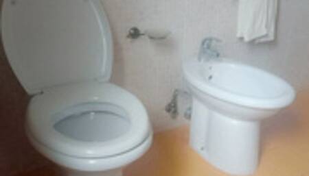 my stepaunt pees with leggings