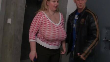 Muscular masseur fucks big tits blonde plumper