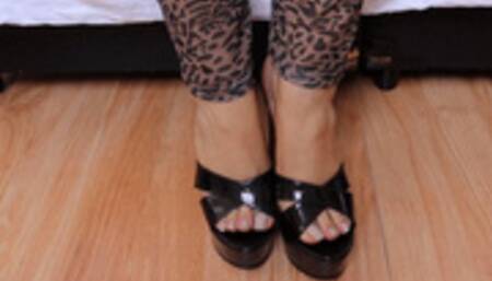 Dolce Amanan in a incredible dangling with black mules - MULES - LOUBOUTIN STYLE- DANGLING - WHITE NAILS - BBW - MATURE - MILF - DIRTY TALK -