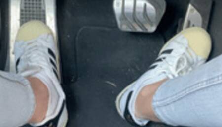 PEDAL PUMPING IN ADIDAS SUPERSTAR SNEAKERS - MP4 Mobile Version