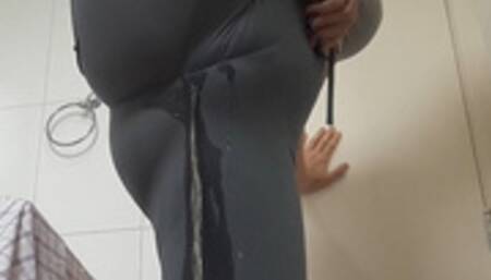 wetting yoga pants showing wet camel toe cunt