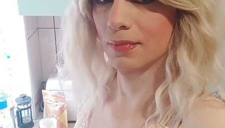 MakssiCD in a cute lingerie