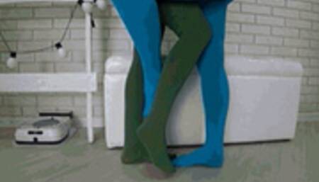 Colored legs crossing LoiY and Victoria a