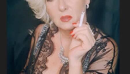 Sexy curvy smoker MILF smokes Camel 100 filterless, nice and spicy on the tongue and burns to my lungs