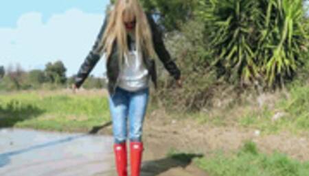 A test for my new red Hunter Wellies AVI(1280x720)FHD