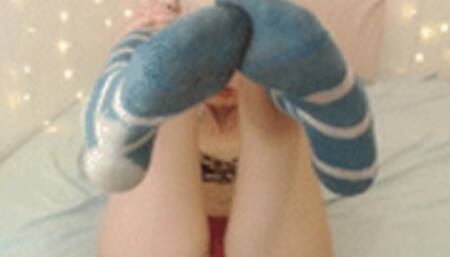 Feet and pussy (smelly socks edition)