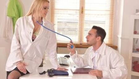 Gorgeous chick Amber Jayne penetrated by a massive dick