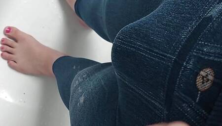 There is a buldge in my Leggins you think some will notice?
