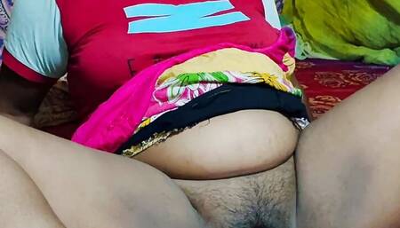Bhabhi Khana Paka Raha tha Ushe Andhera me leke Chud Diya