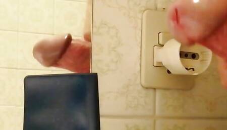 Homemade amateur handjob and cumshot on card holder