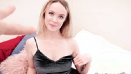 TugCasting Nikole Nash Gives a Handjob