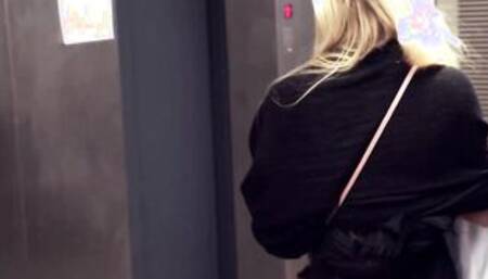 Blonde Teenage Bimbo with long natural melons pick up online for a screwed Date