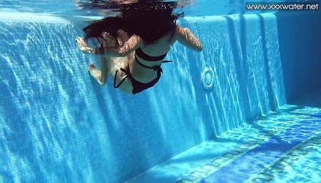 Wet Andreina Deluxe's babe trailer