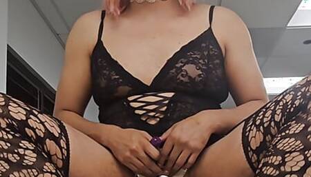 Pinkyfoot creams handsfree in her chastity