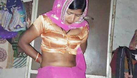 Indian aunty opening her full cloth and fingering her pussy