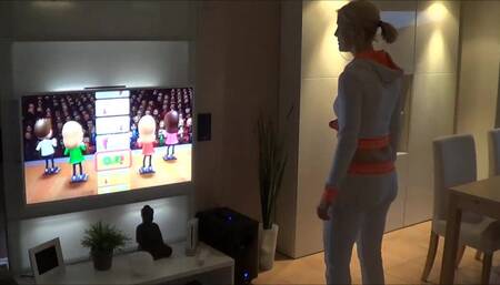 Beim Wii spielen halbnackt in Trainingsanzug gepi**t