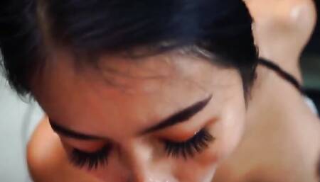 Slutty Thai maid sucks off boss