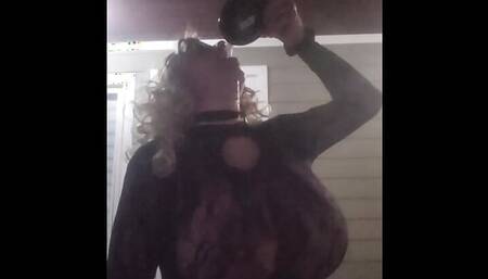 DeeDeeSlut69 In Public Doing a Horse Cock until she finally sucks up cum.