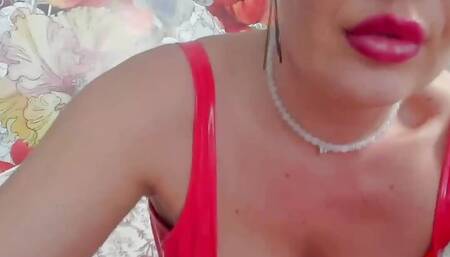 Hot Mature Milf close up fuck her wet pussy with a big dildo