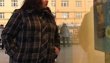 Fat brunette picked up in the street and fucked