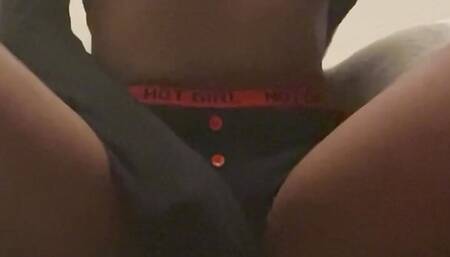 Young ebony cums on toy