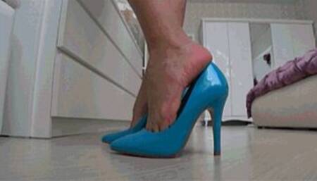 Painful feet in blue shoes SIII