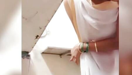 Village bhabhi nasheele bathein saree dropping boobs showing in kitchen