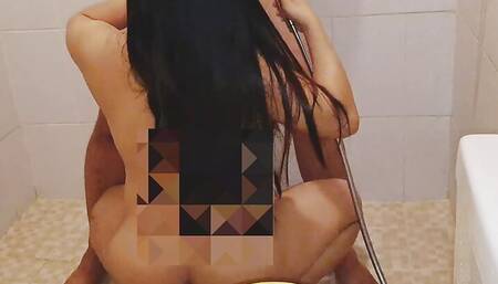 Pinay maid blowjob her boss in the batroom