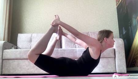 Fancy woman's naked babe clip