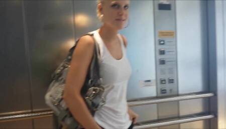 Der Jeans-ars** spri**er vom Shopping Center