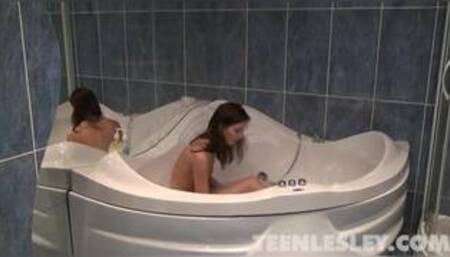 Teen lesley bathing and masturbating