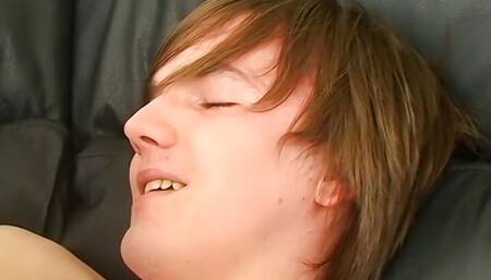 Emo twinks Deano Star and Brooke Summers breed hard and cum