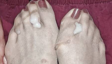 Cum on nylon feet