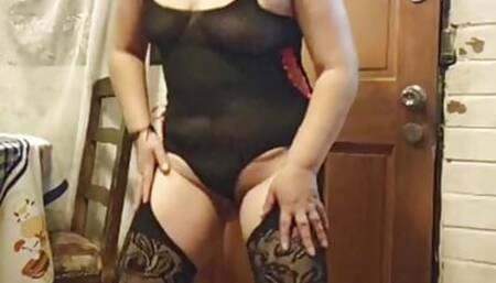 Kitten xxx5 in rich lingerie