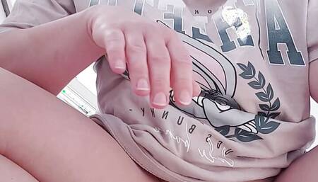 Geek girl plays with her pussy outside