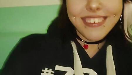 Pretty woman sucked while her boyfriend was in the car