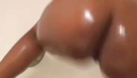 Shower twerking