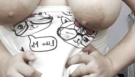 I massage and bounce my huge tits very delicious