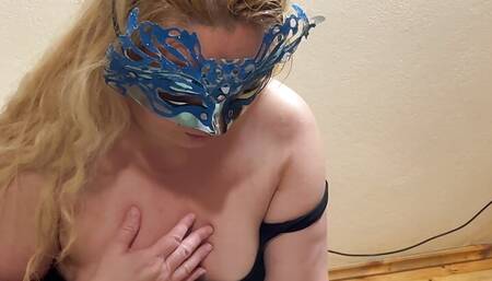 Ellie has a great sexy cleavage that her tits is almost see