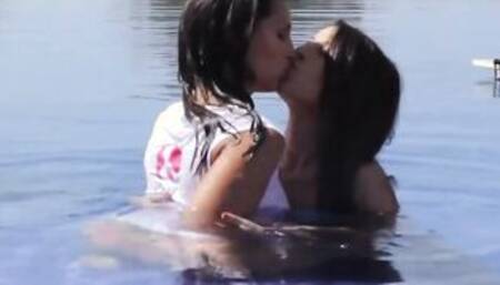 Dark Hair learning how to surf ends up making Bombshell sex with her lesbo instructor