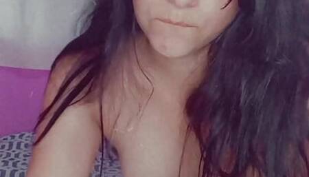 I stay alone at home everyone goes out and I masturbate very rich