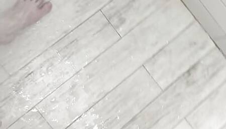 Short Twink Foot Shower Vid