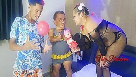A Nova Rainha Dos Baixinhos !!! Gincana Da Paty X Com Anao Zezinho Teves E Ms Brinquedo Azul . Parte 1 Satisfazendo O Anao Com O Cuzinho. ( Wallif Santos - Paty Bumbum - El Toro De Oro ). 37 Min